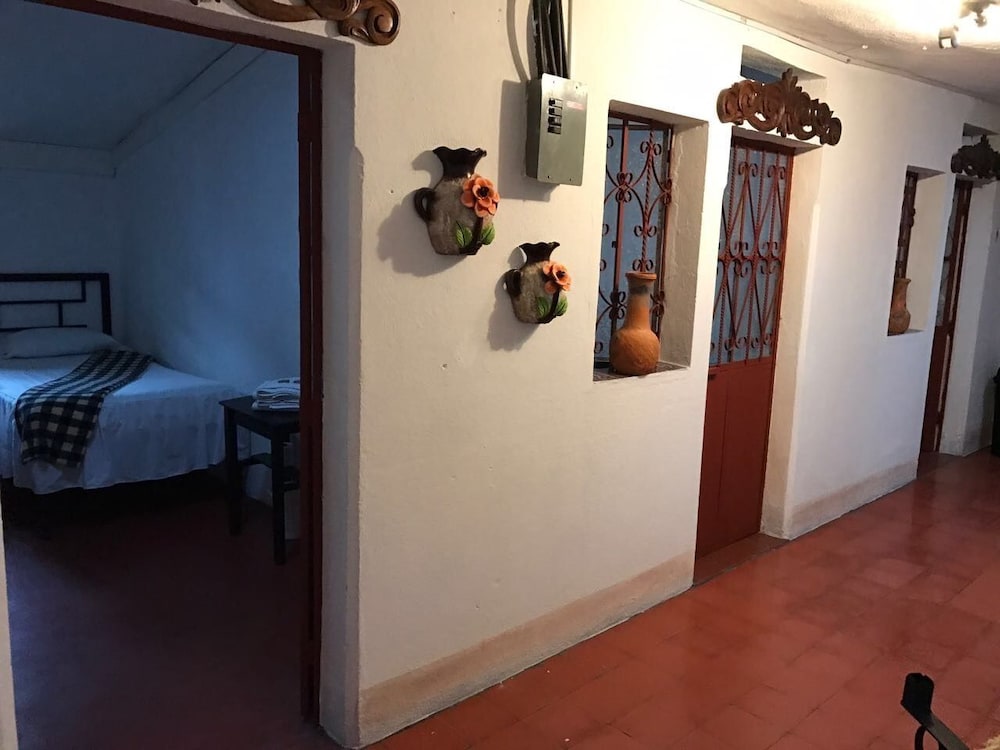Basic Twin Room, 2 Twin Beds, Non Smoking, Private Bathroom photo 1