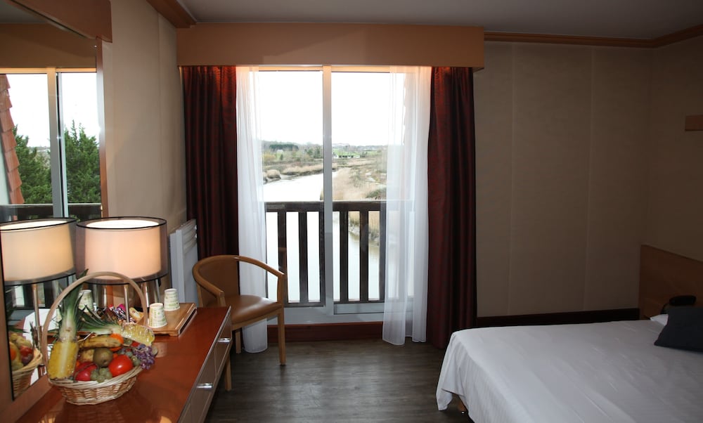 Comfort Room (Left Shore Building) - Photo 1