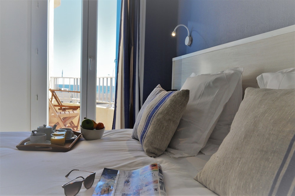 Standard Double Room, Partial Sea View photo 3