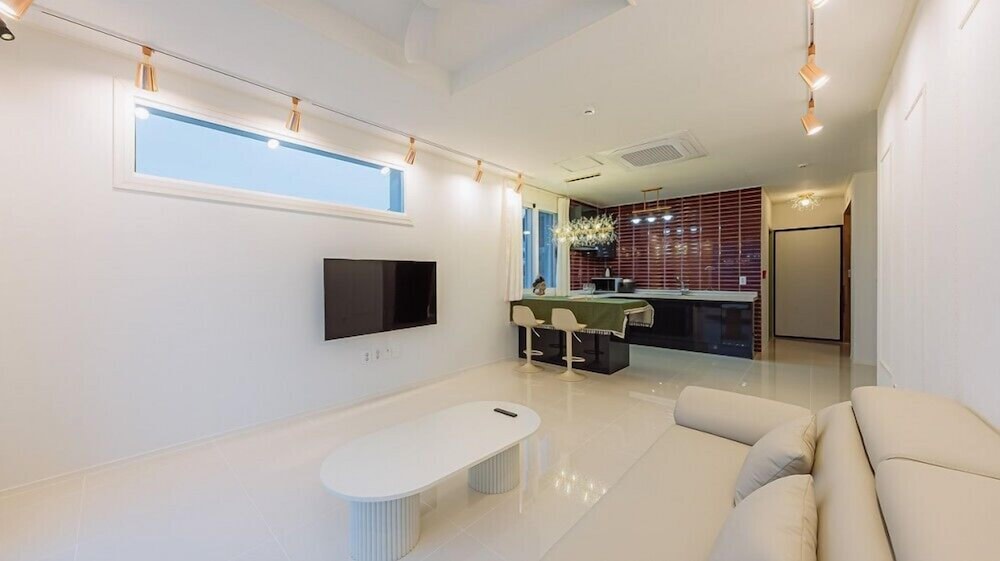 Room (101) - Photo 5