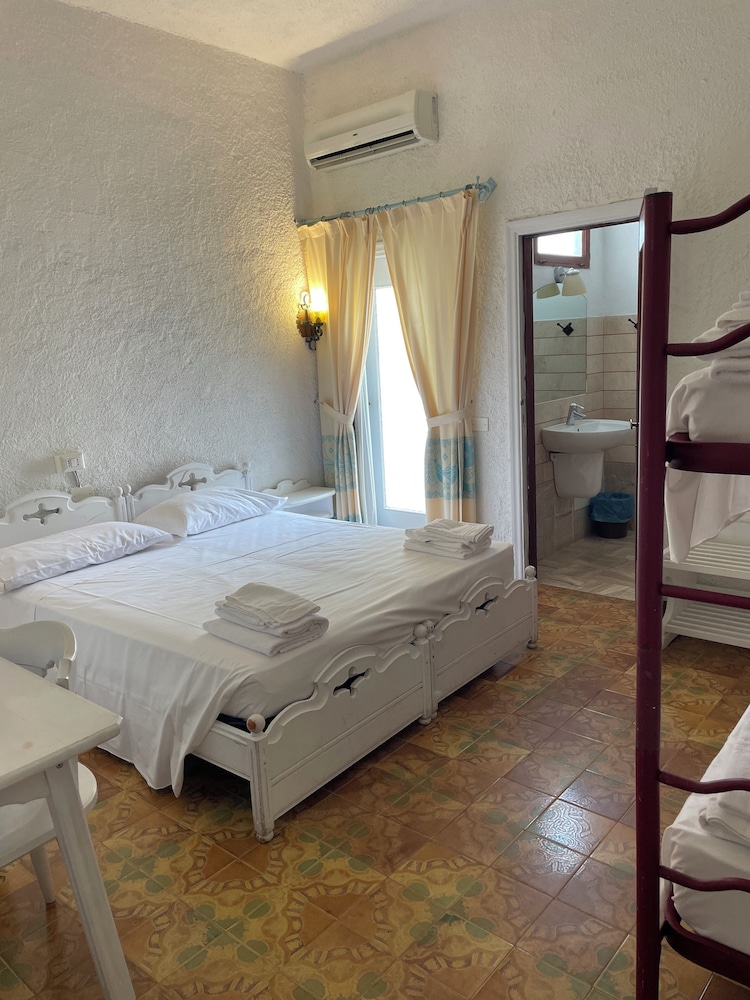 Classic Quadruple Room