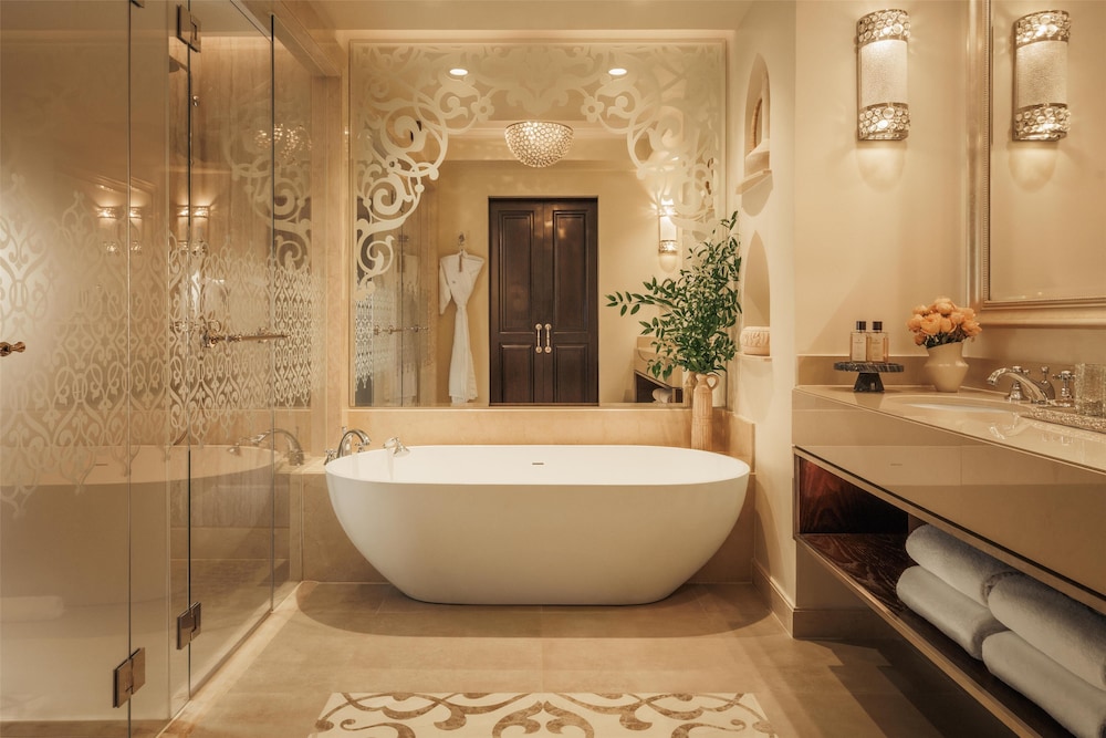 Arabian Court Two Bedroom Executive Suite - includes DRIFT Beach Club Access, Host Service - Photo 8