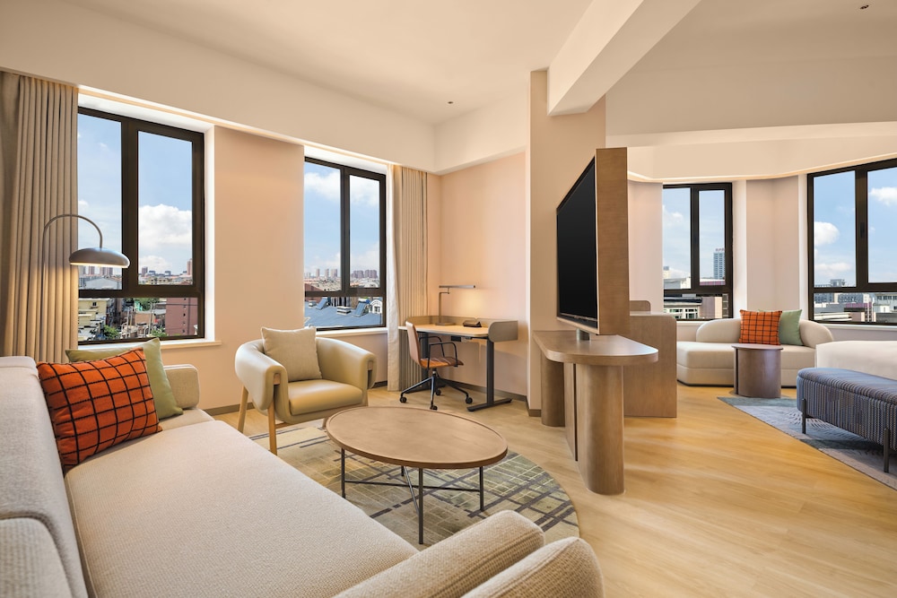 Deluxe Room, 1 King Bed