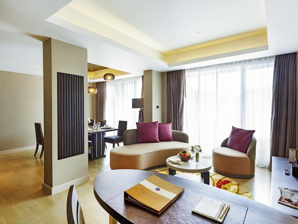 Deluxe Suite, 1 King Bed photo 2