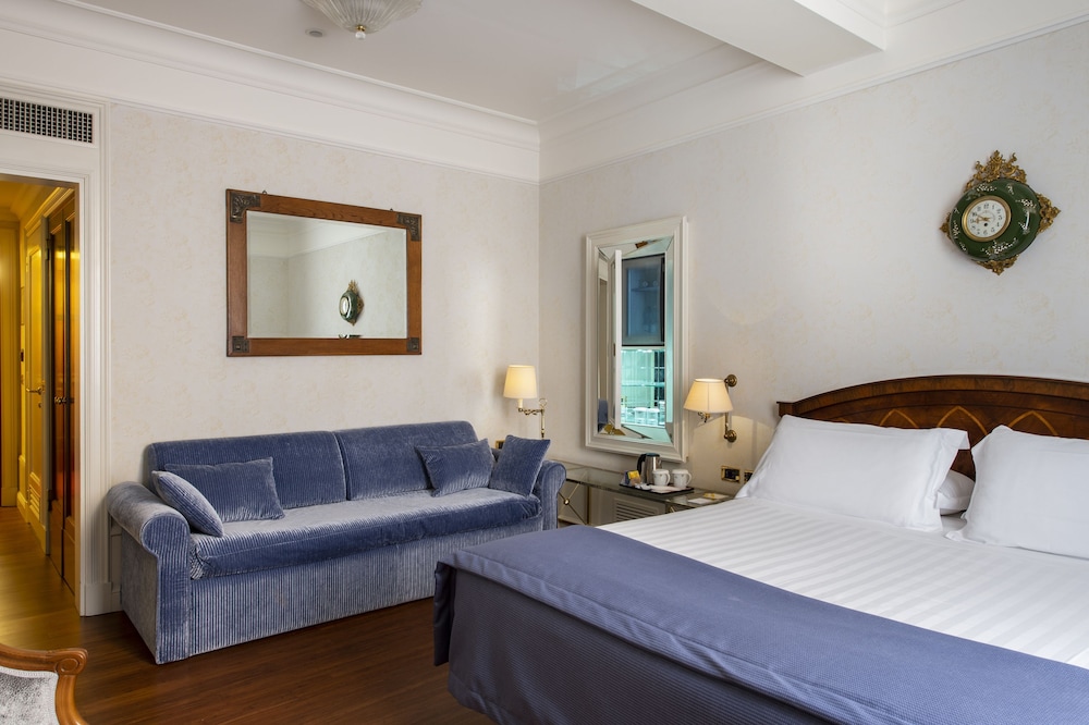 Junior Triple Room, 1 Double Bed with Sofa bed photo 3