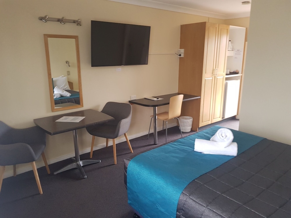 Deluxe Room, 1 Queen Bed photo 3
