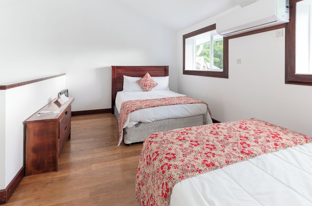 MiddleHam Suite photo 1