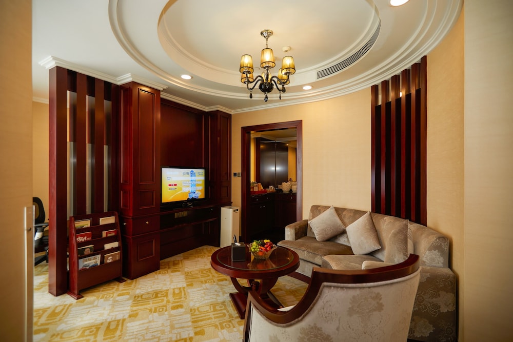 Deluxe Suite - Photo 11