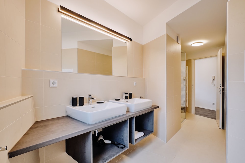 Exclusive Condo, 3 Bedrooms, Balcony