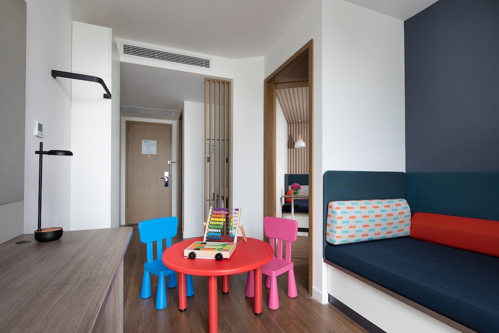 Suite, 1 Bedroom - Photo 2