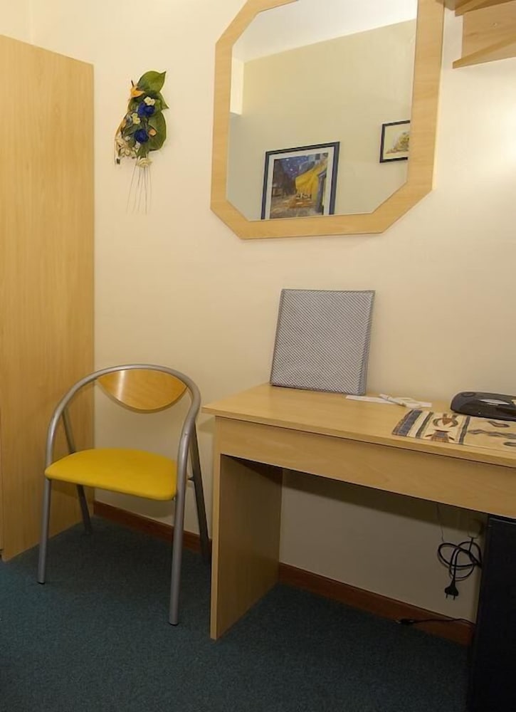 Single Room photo 3