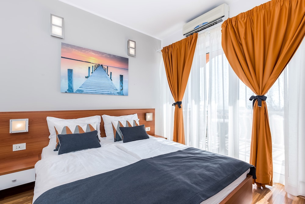 Deluxe Double Room, Sea View (101)