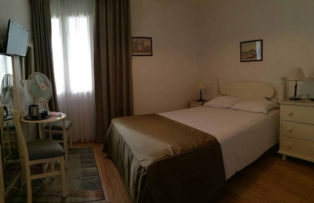 Economy Double Room photo 3