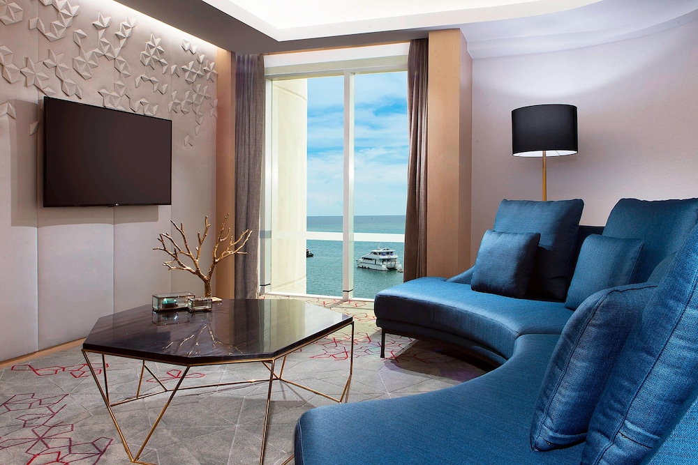 Club Suite, 1 Bedroom, Non Smoking, Sea View - Photo 5