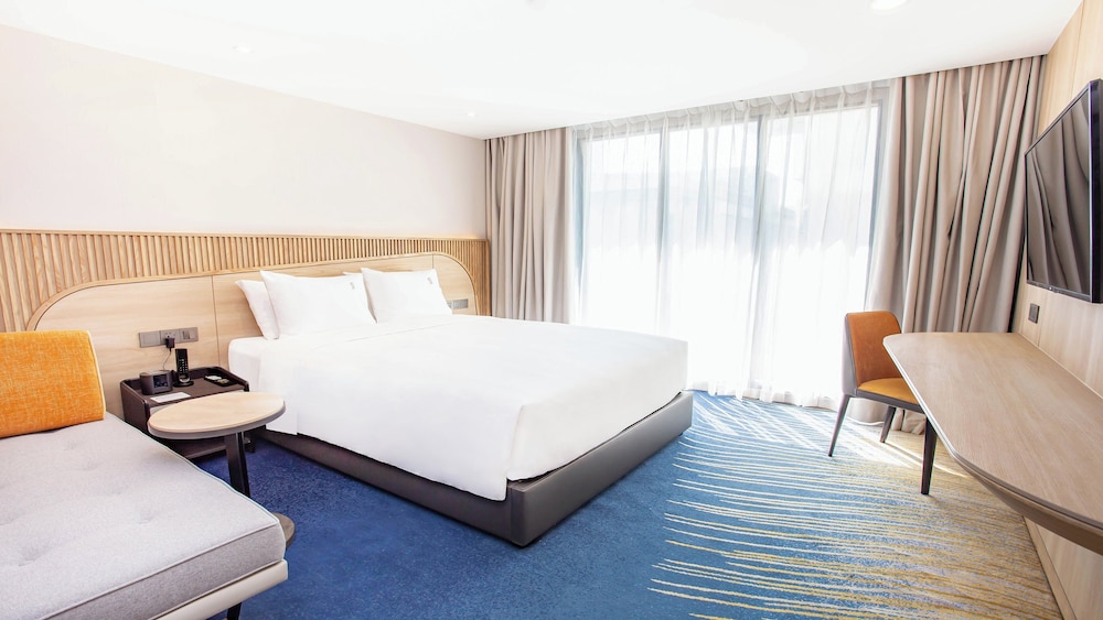Standard Room, 1 Queen Bed (Free Breakfast) photo 2