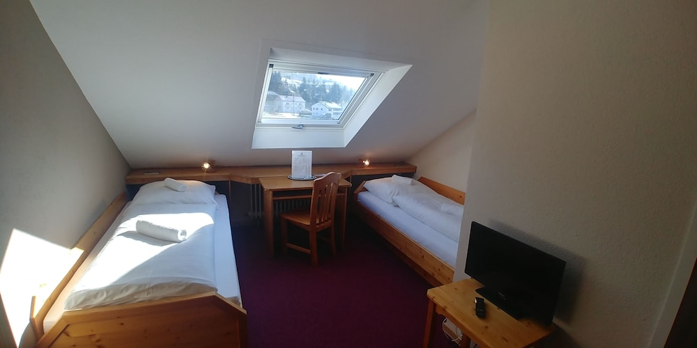 Economy Double Room, Private Bathroom photo 3