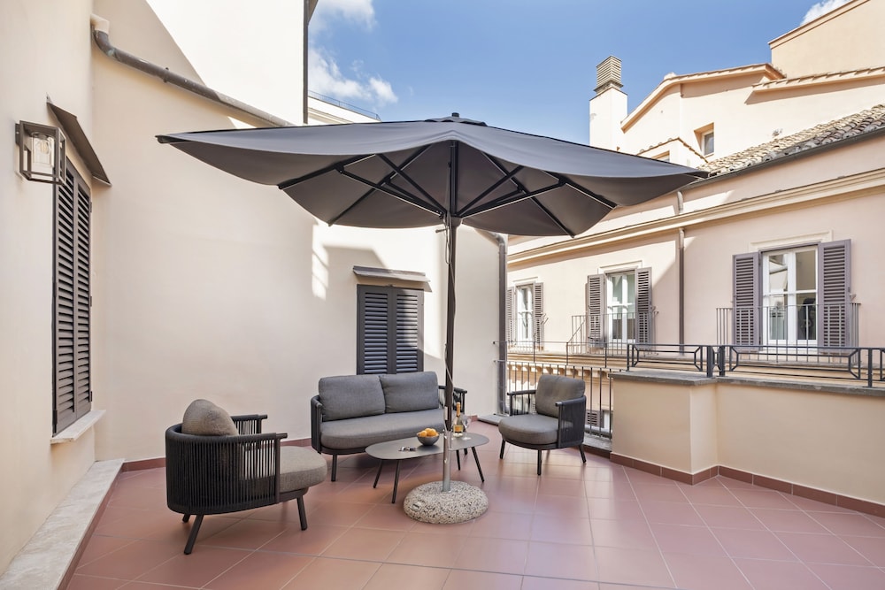 Luxury House photo 1