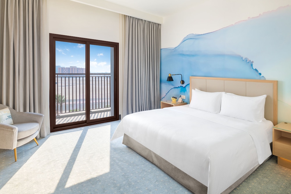 Deluxe Room, 1 King Bed, City View