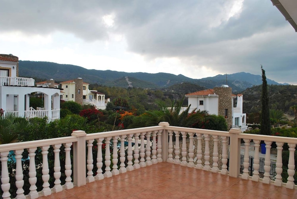 Villa photo 2