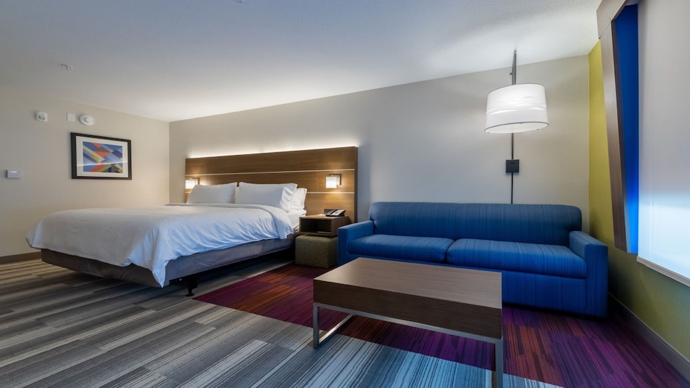 Suite, 1 King Bed (Walk-In Shower) - Photo 3