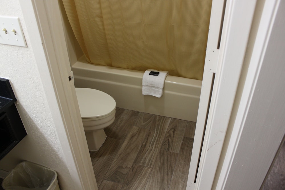 Standard Double Room, 2 Queen Beds, Non Smoking - Photo 9