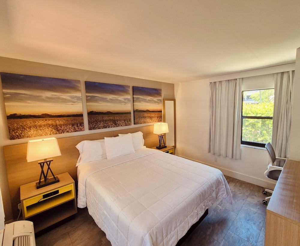 Standard Single Room, 1 Queen Bed, Non Smoking photo 1
