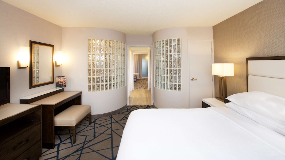 2 Room Whirlpool Suite 1 king Bed Nonsmoking - Photo 3