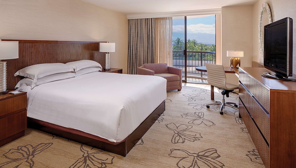 Makai Room, 1 King Bed, Resort View (Accessible Tub, Hearing)
