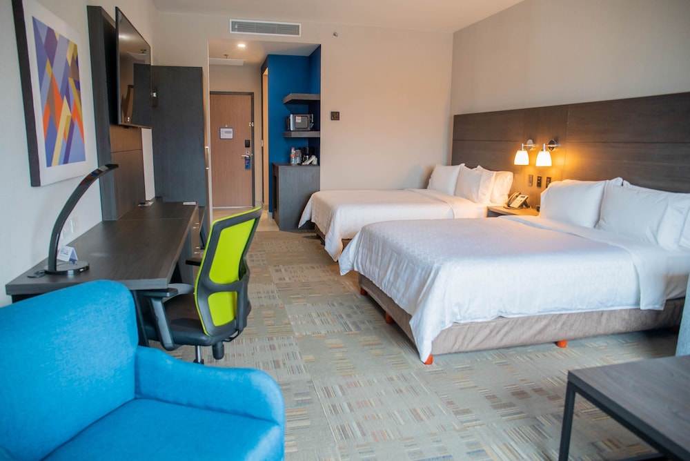 Suite, 2 Queen Beds - Photo 3