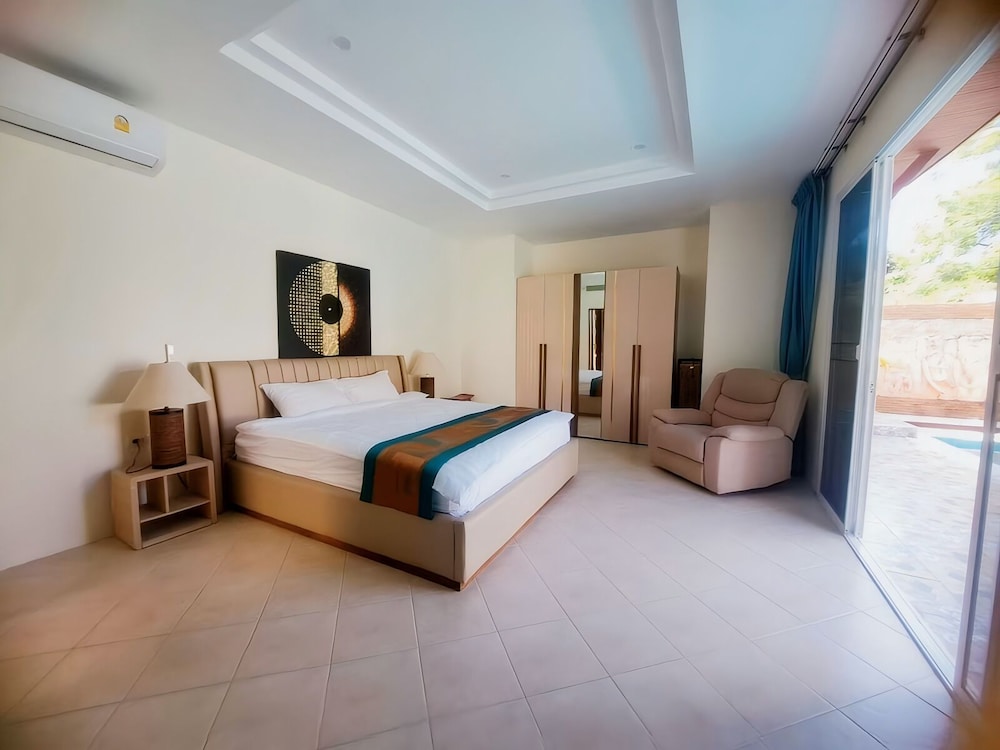 Luxury Villa photo 3