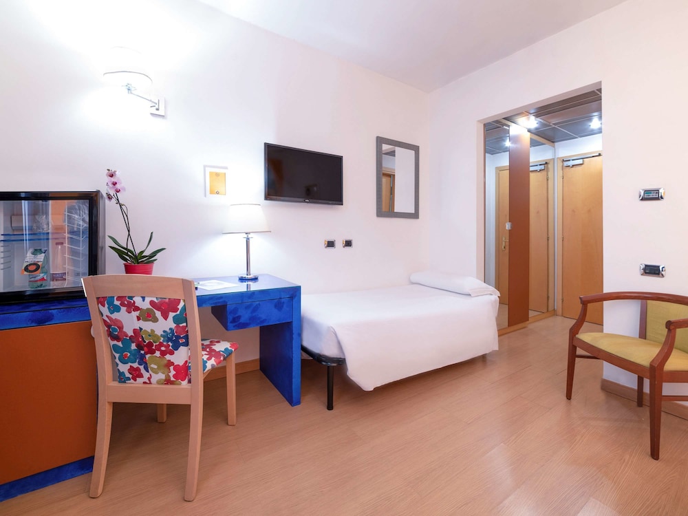 Standard Triple Room, 3 Twin Beds photo 3