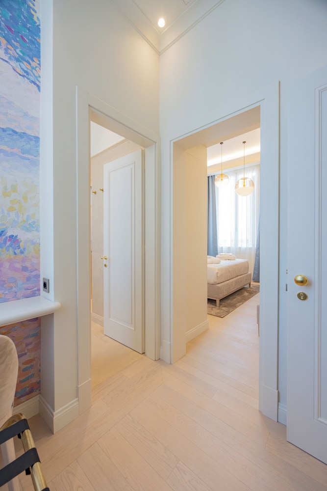 Superior Condo - Photo 3