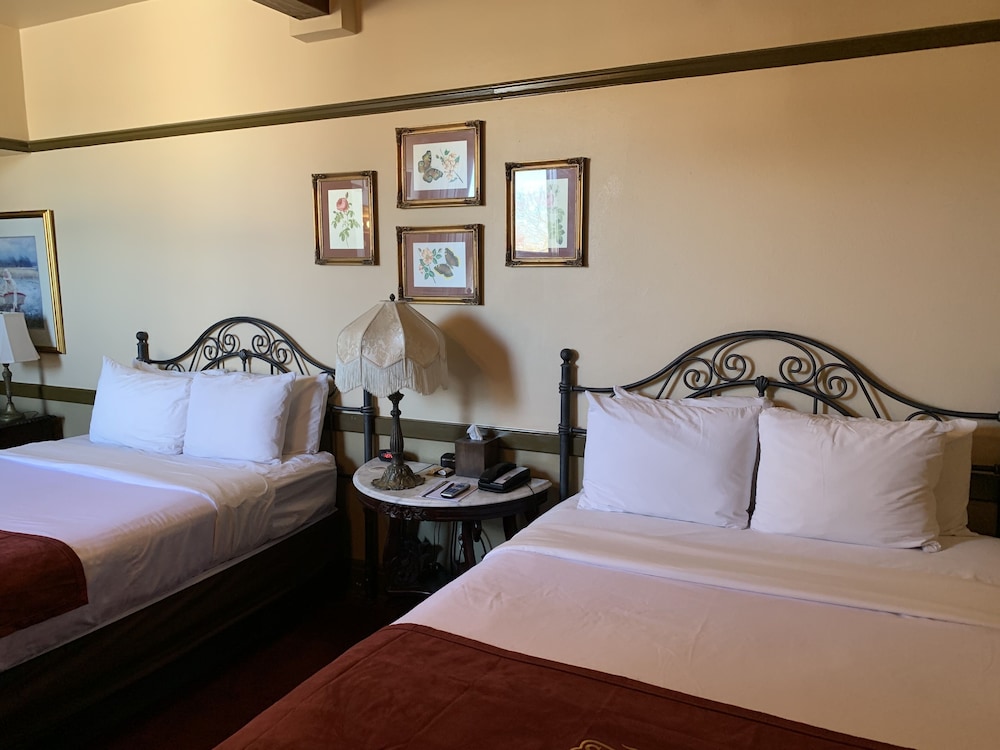 Standard Room, 2 Double Beds photo 2