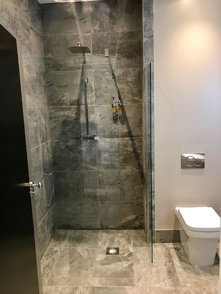 Raven Hotell, Bilde 20