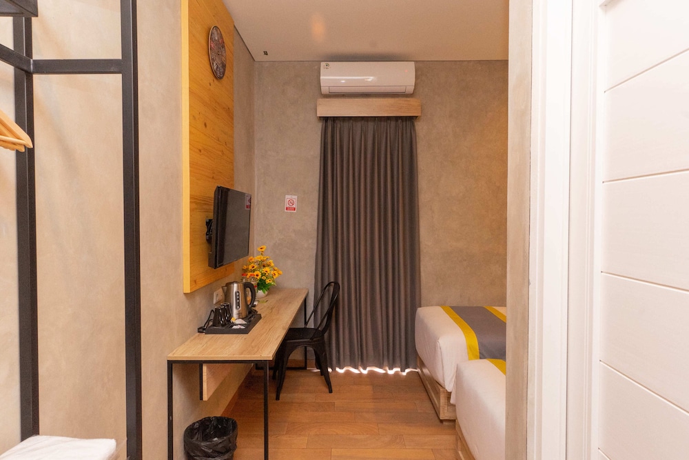 Deluxe Twin Room - Photo 13
