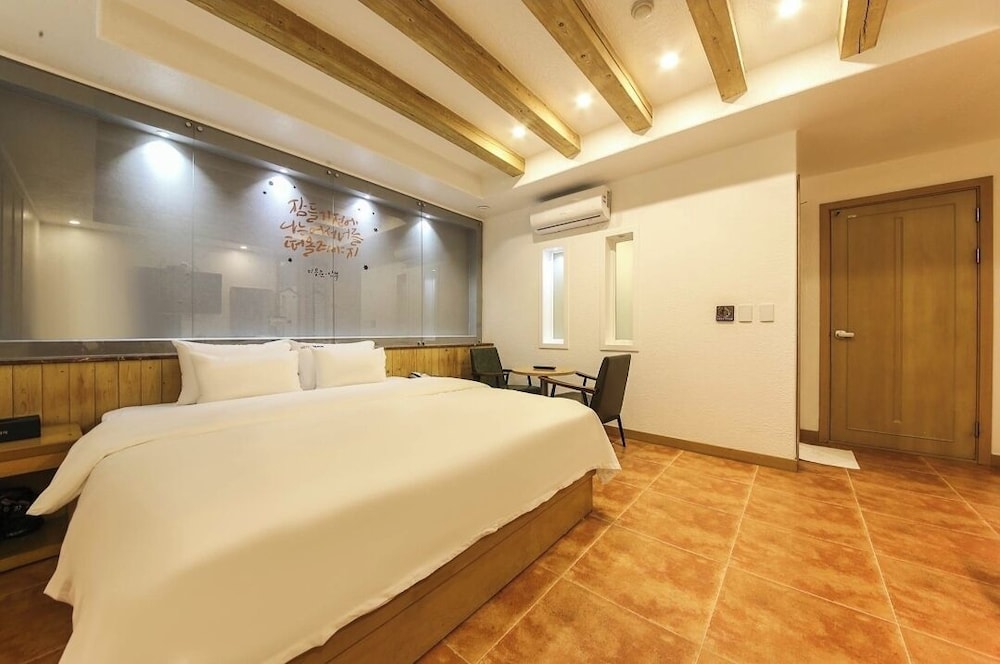 Standard Double Room + King Bed