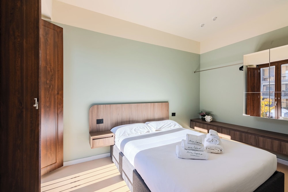 Classic Apartment, 1 Bedroom, Balcony, Courtyard View