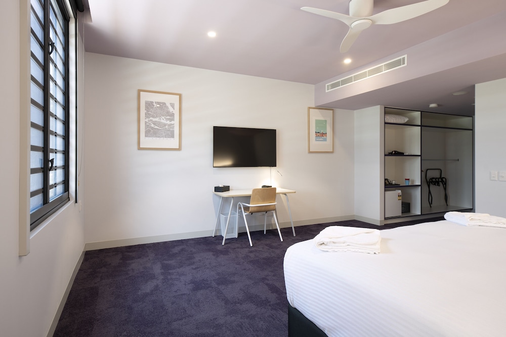 Deluxe Room, Mobility Accessible photo 2