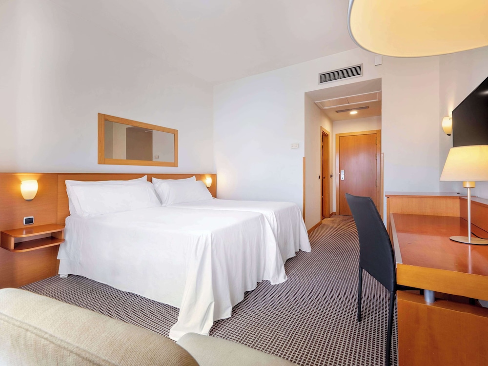Standard Double or Twin Room - Photo 1