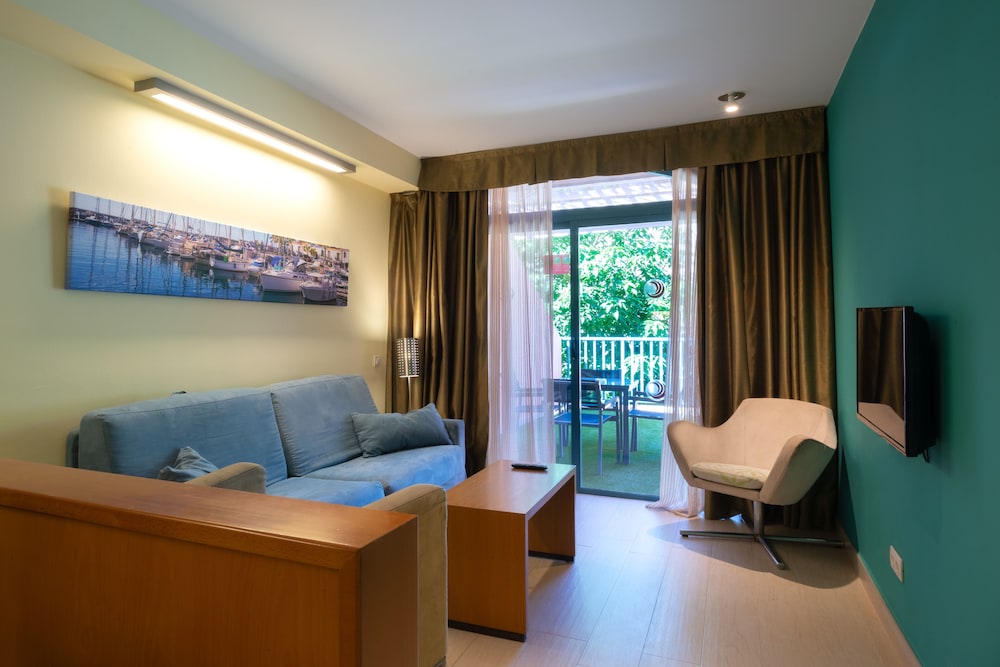 One-Bedroom Apartment Plus with Large Balcony (2 adults + 1 child) thumbnail 5