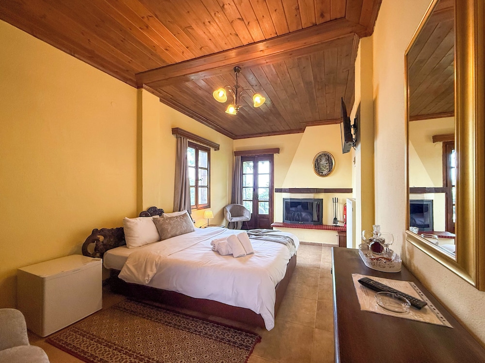 Standard Double Room, Balcony, Partial Sea View photo 1