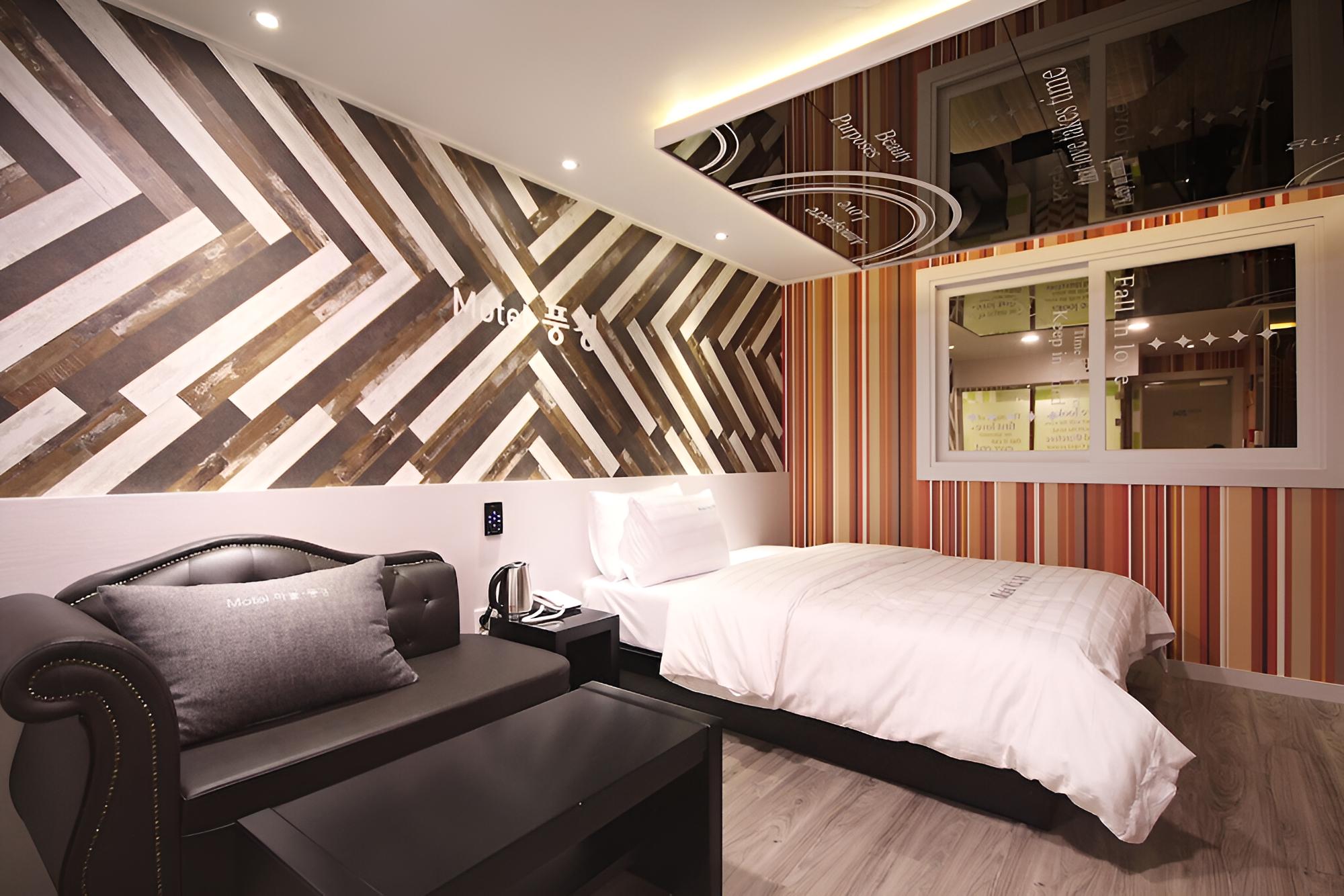 Room (Standard Room) - Photo 16