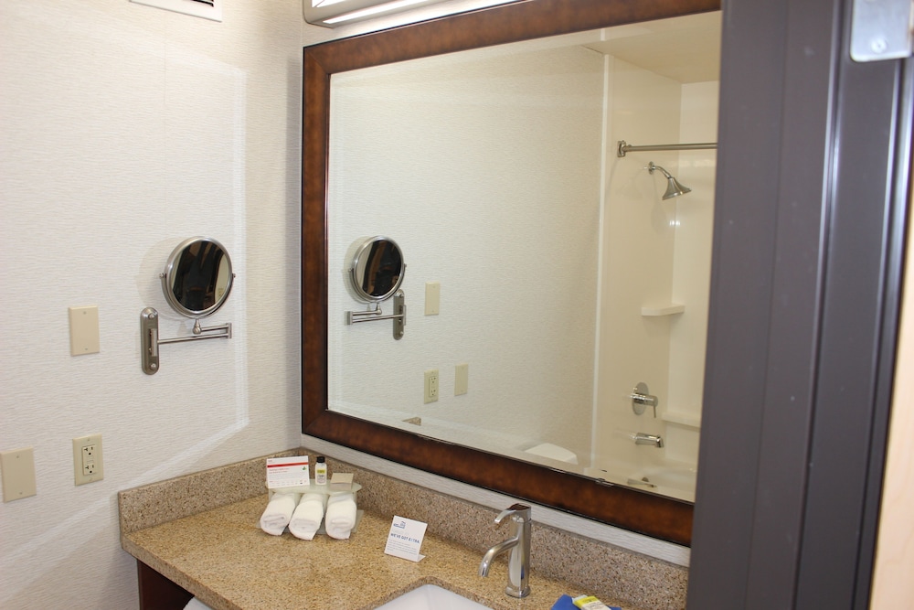 Suite, 2 Queen Beds - Photo 8