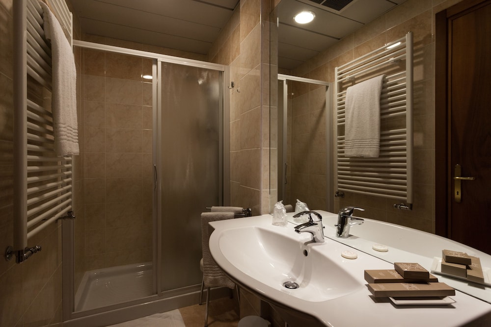 Deluxe Double Room, 1 Queen Bed - Photo 4
