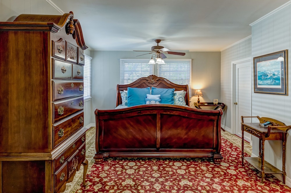 Executive Studio Suite, 1 King Bed (Mae-Mae's Bedroom) photo 2