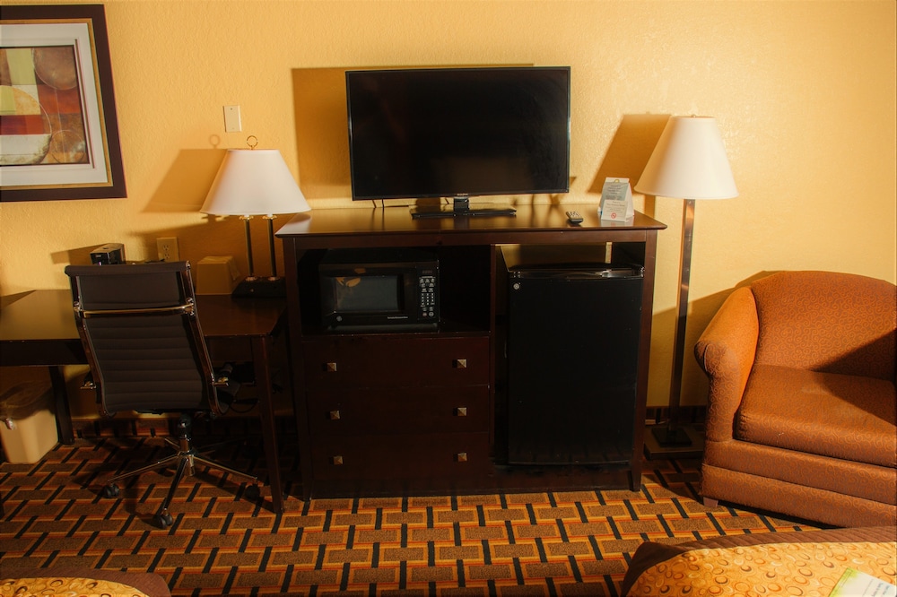 Standard Room, 1 King Bed - Photo 4