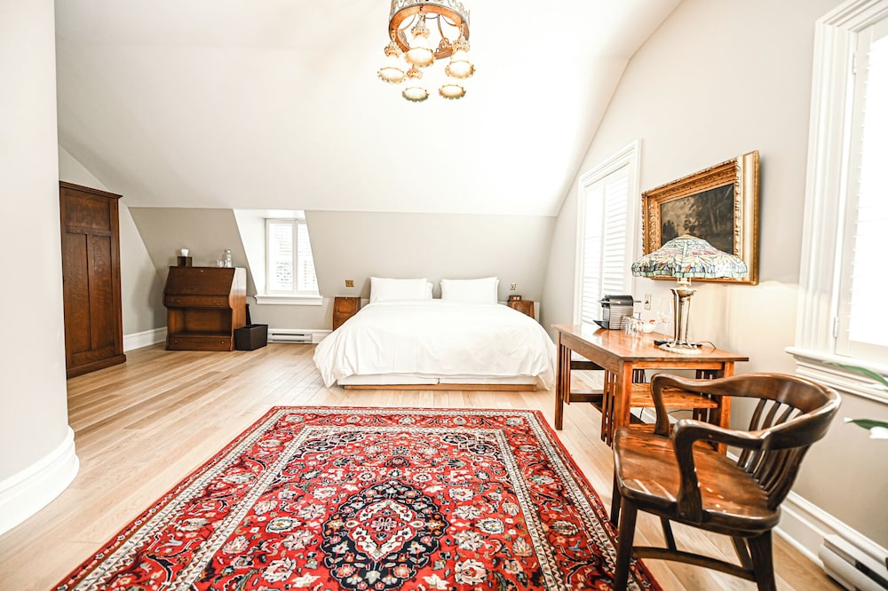 Superior Room, 1 King Bed, Mountain View, Annex Building photo 1