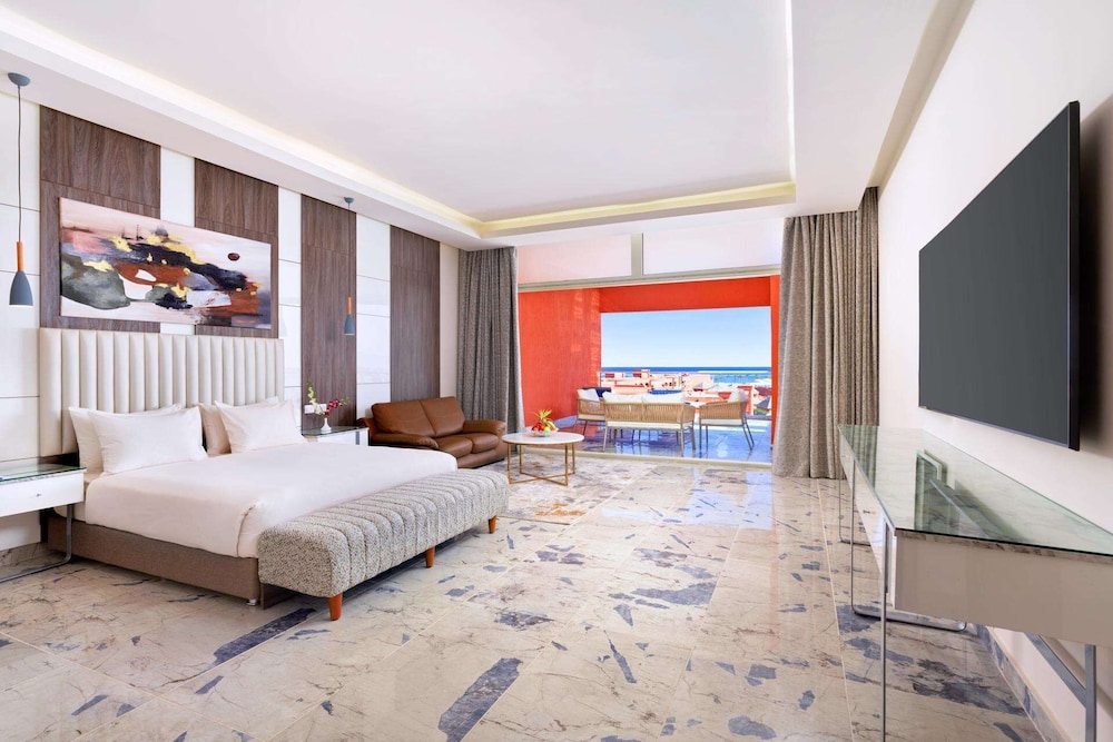 Executive Suite, Pool View