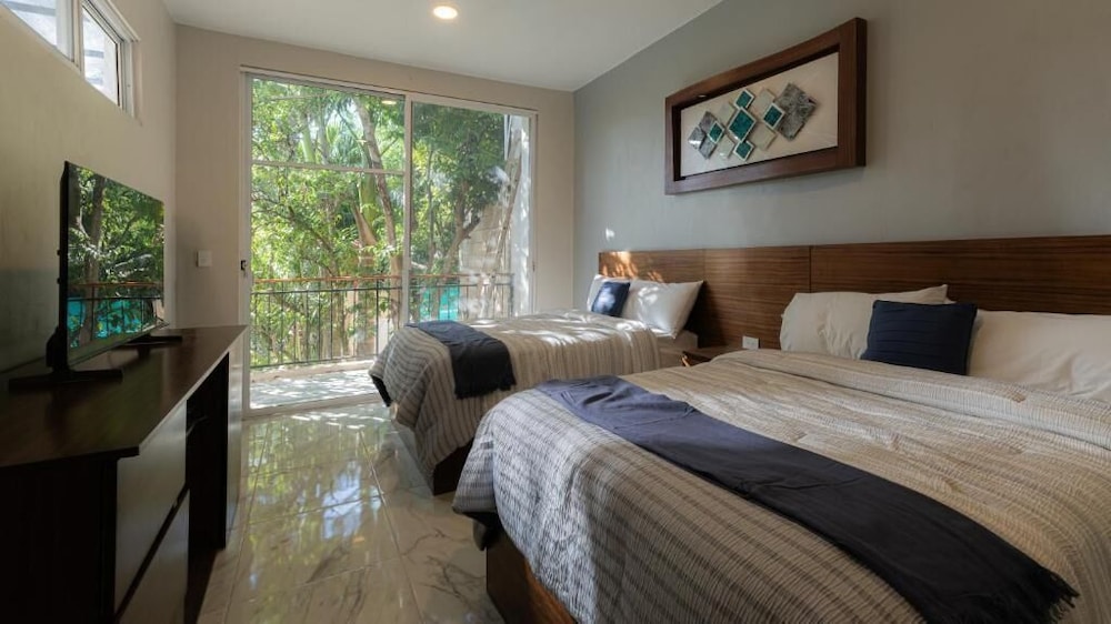 Family Quadruple Room, Pool View