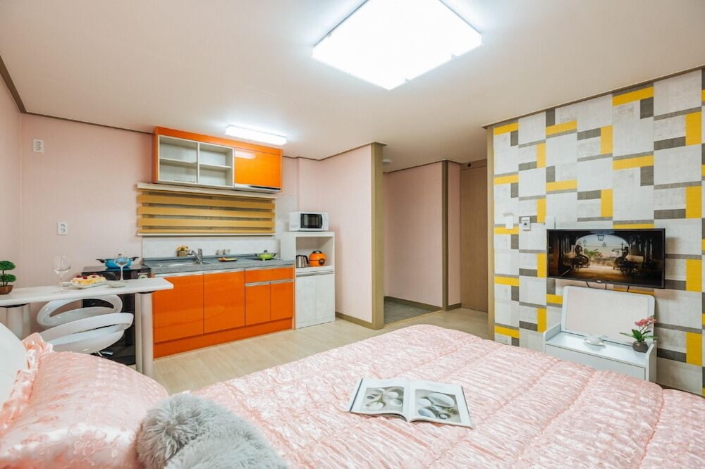 Room (Couple 1) - Photo 3